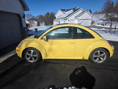 Used 2006 Volkswagen Beetle Coupe w/ Package 2