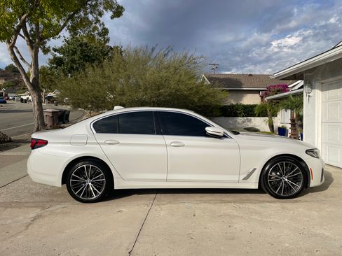 Used 2021 BMW 530e w/ Premium Package image 5