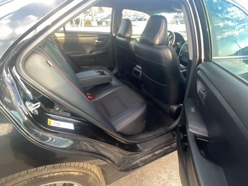 Used 2017 Toyota Camry SE image 11