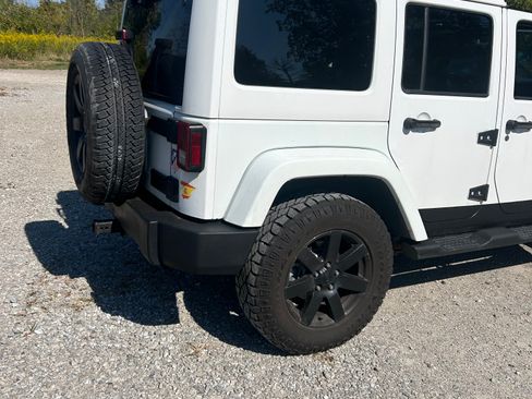 Used 2014 Jeep Wrangler Unlimited Sahara w/ Dual Top Group image 5