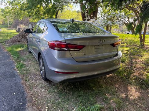 Used 2017 Hyundai Elantra SE image 4