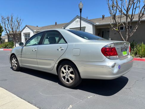 Used 2005 Toyota Camry LE FWD image 9