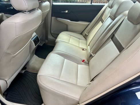Used 2014 Toyota Camry XLE w/ Leather Package FWD image 9