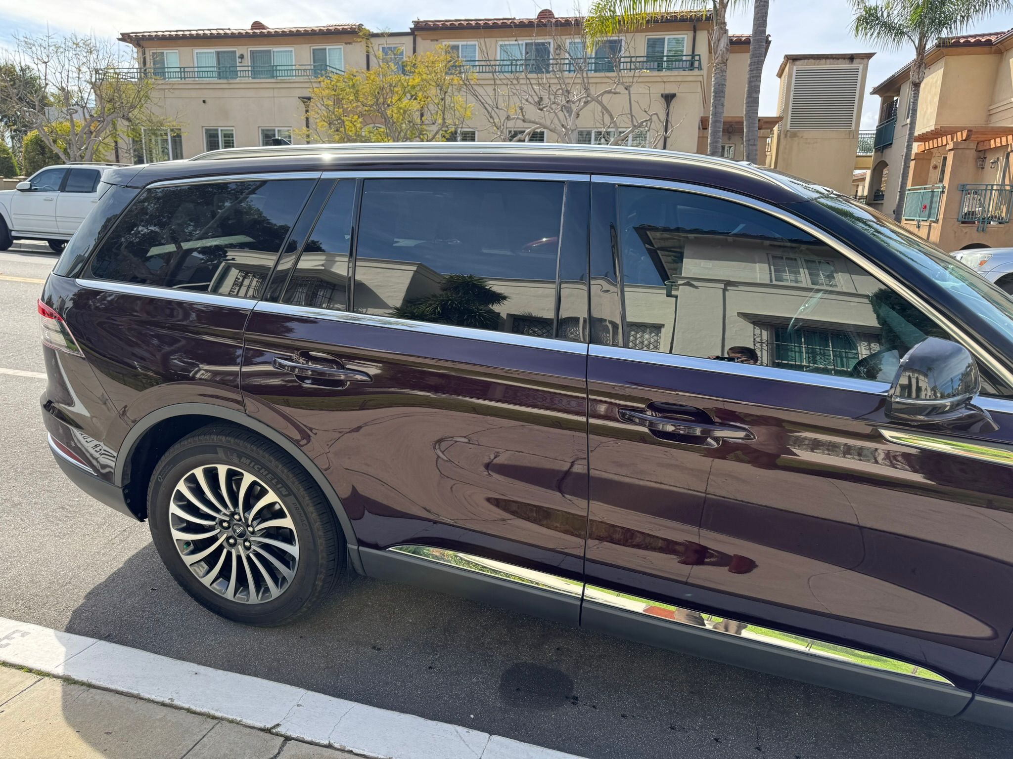 Used 2023 Lincoln Aviator Reserve w/ Equipment Group 201A RWD image 4