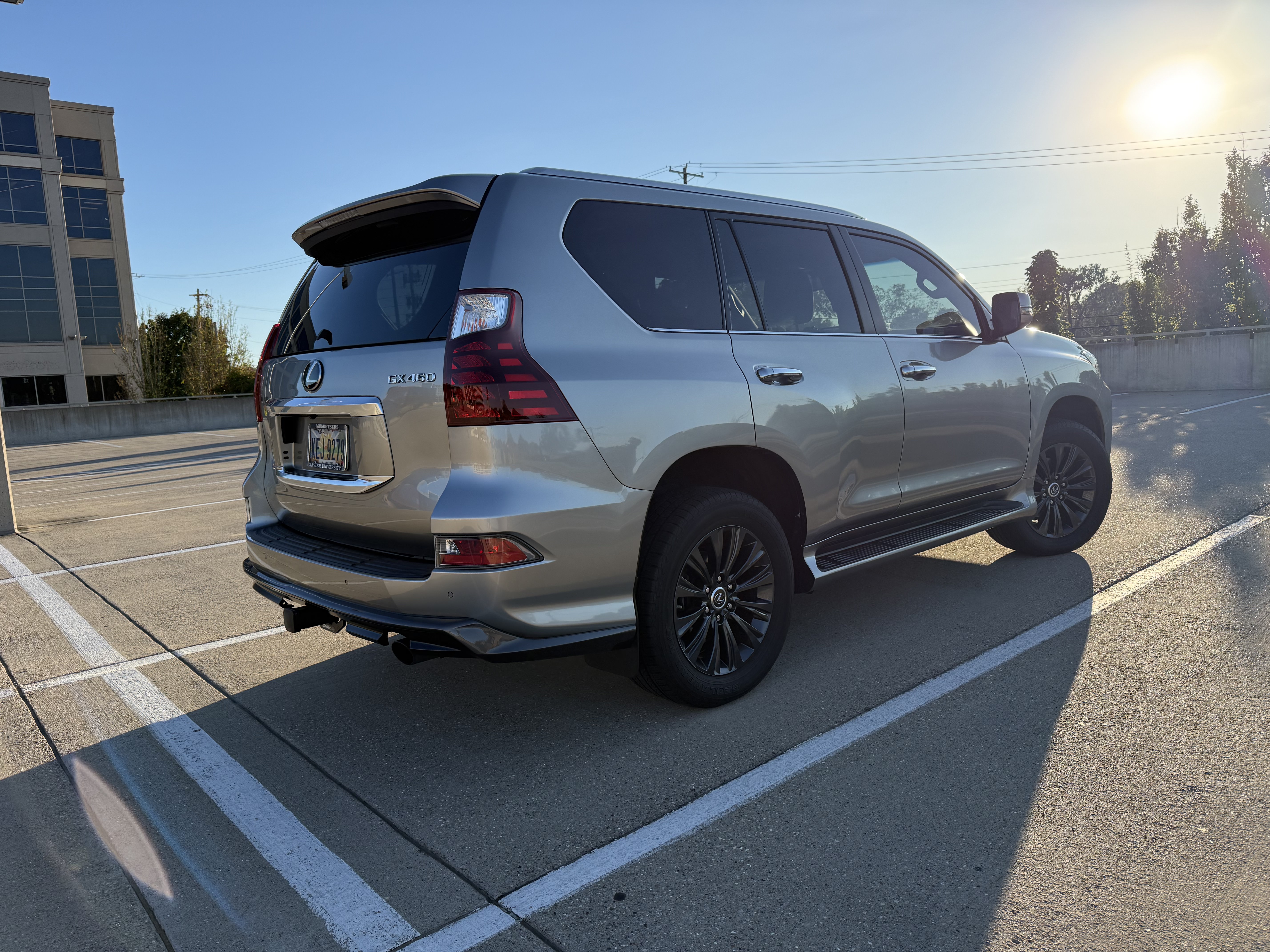 Used 2021 Lexus GX 460 Premium w/ Accessory Package AWD/4WD image 6