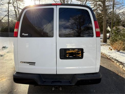 Used 2013 Chevrolet Express 2500 image 5