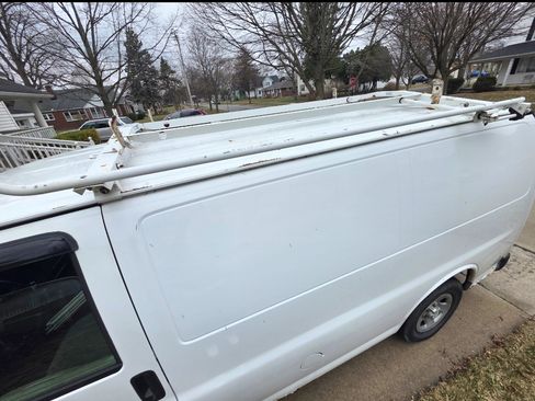 Used 2007 Chevrolet Express 1500 Van 3D image 10