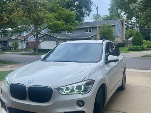 Used 2019 BMW X1 xDrive28i w/ M Sport Package AWD/4WD image 1