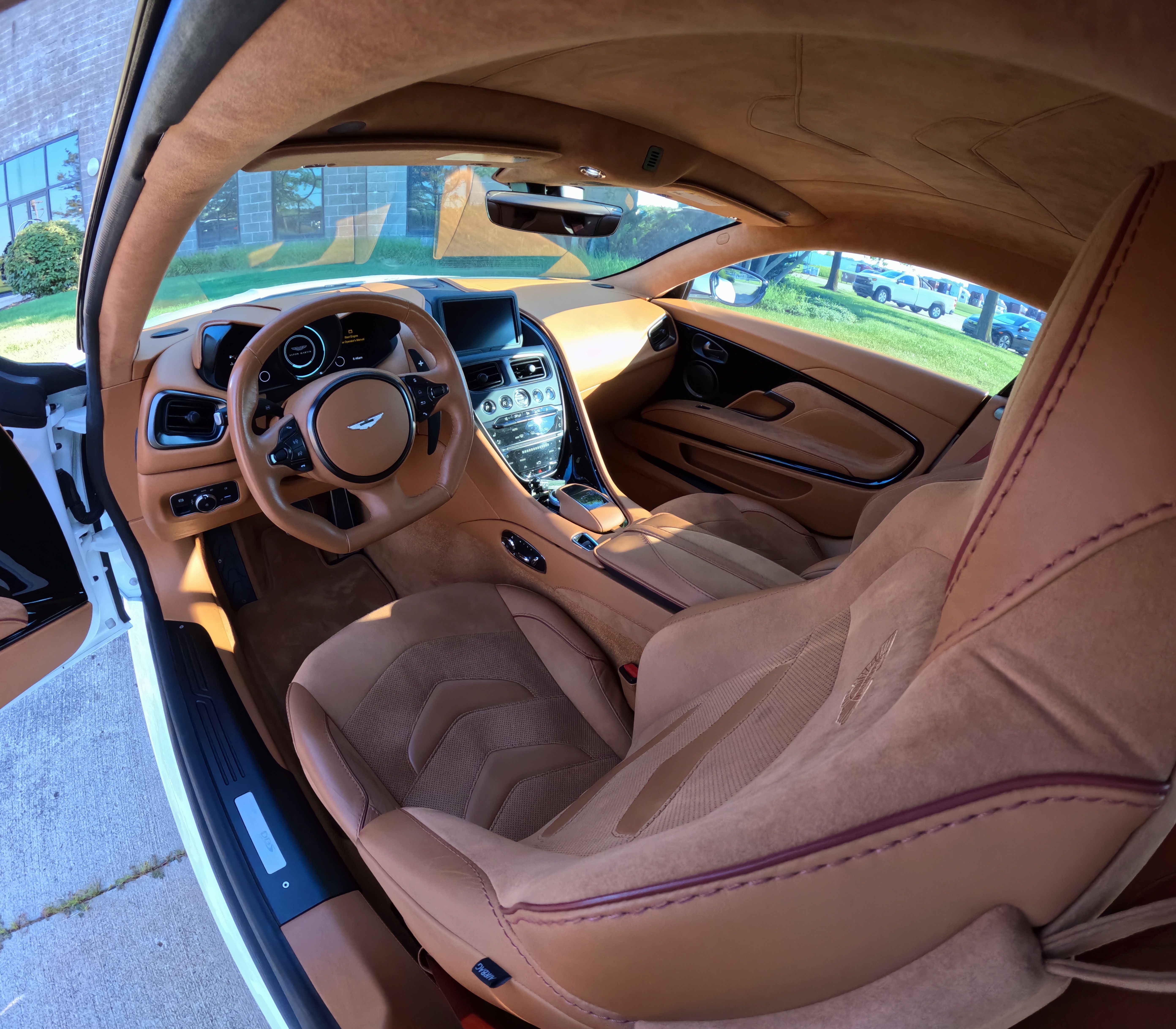 Used 2022 Aston Martin DBS Superleggera RWD image 9