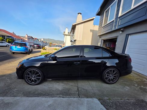 Used 2016 Volkswagen Jetta S image 2