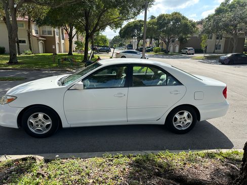 Used 2003 Toyota Camry SE image 1