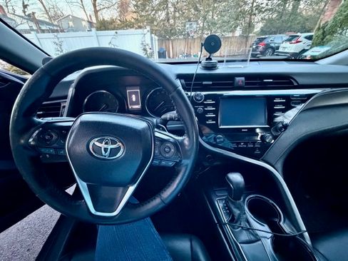 Used 2020 Toyota Camry SE image 11