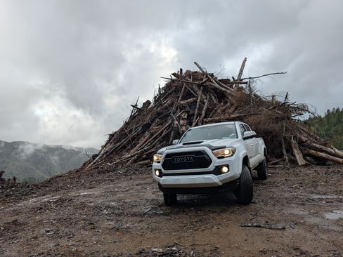 Used 2017 Toyota Tacoma TRD Sport image 11