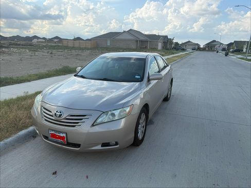 Used 2008 Toyota Camry XLE FWD image 2