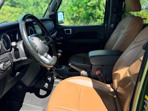 Used 2021 Jeep Wrangler Unlimited Sahara w/ Uconnect 4C Nav & Sound Group AWD/4WD image 15