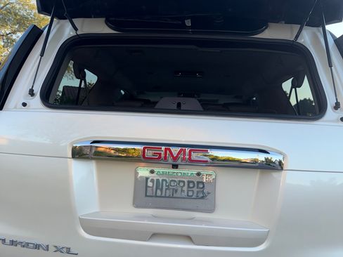 Used 2015 GMC Yukon XL Denali w/ Touring Package image 14