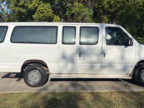 Used 1994 Ford E-350 and Econoline 350 Club Wagon RWD image 12