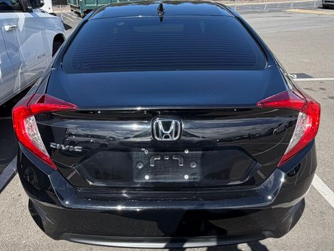 Used 2018 Honda Civic EX image 4