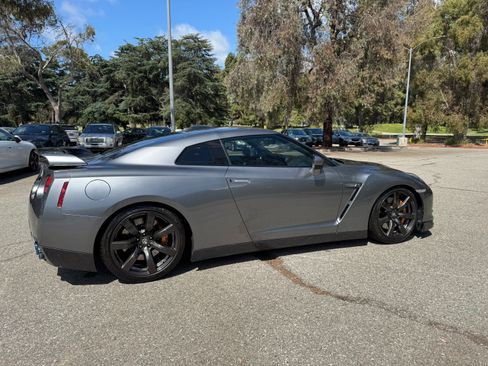 Used 2010 Nissan GT-R Premium AWD/4WD image 20