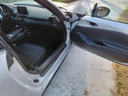 Used 2019 MAZDA MX-5 Miata RF Club w/ I-ACTIVSENSE Sport Package image 19