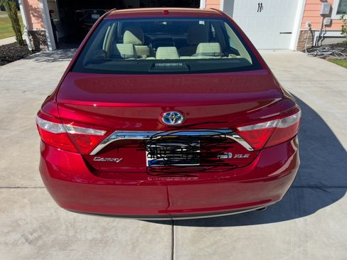 Used 2016 Toyota Camry XLE image 2