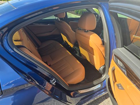 Used 2023 BMW 530e w/ Convenience Package image 5