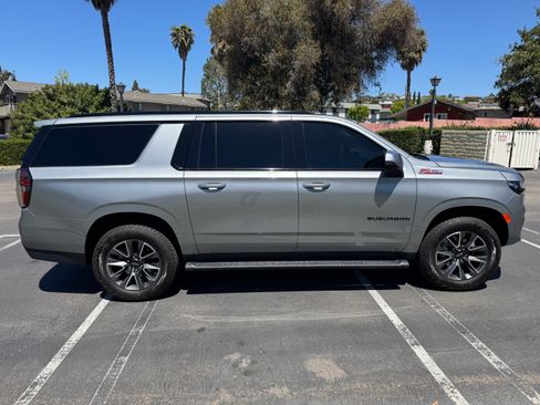 Used 2023 Chevrolet Suburban Z71 w/ Luxury Package AWD/4WD image 8