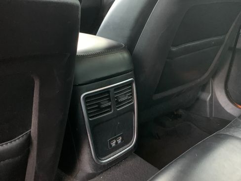 Used 2016 Chrysler 300 Limited image 16