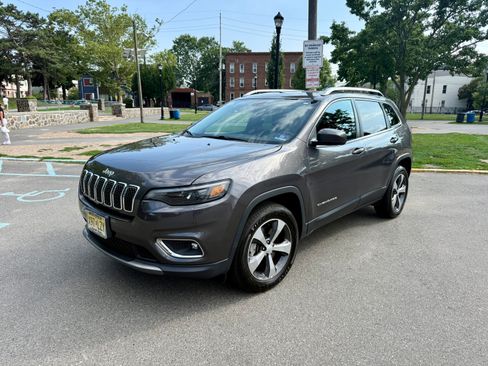 Used 2019 Jeep Cherokee Limited AWD/4WD image 1