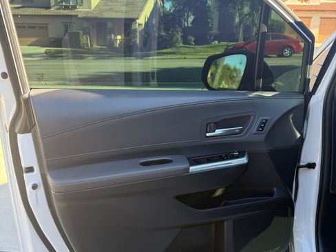 Used 2023 Toyota Sienna XSE image 10