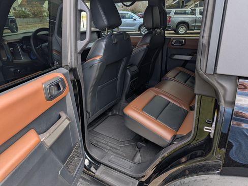 Used 2023 Ford Bronco Outer Banks w/ Sasquatch Package image 9