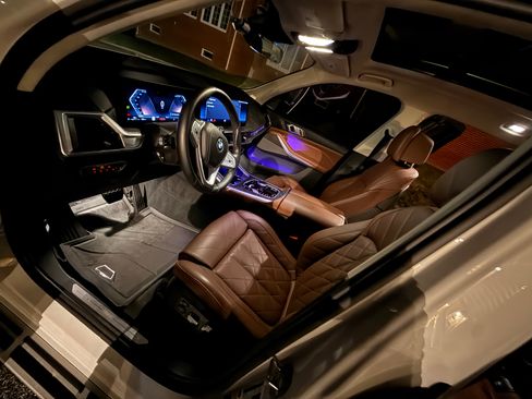 Used 2023 BMW X7 xDrive40i w/ Premium Package image 12