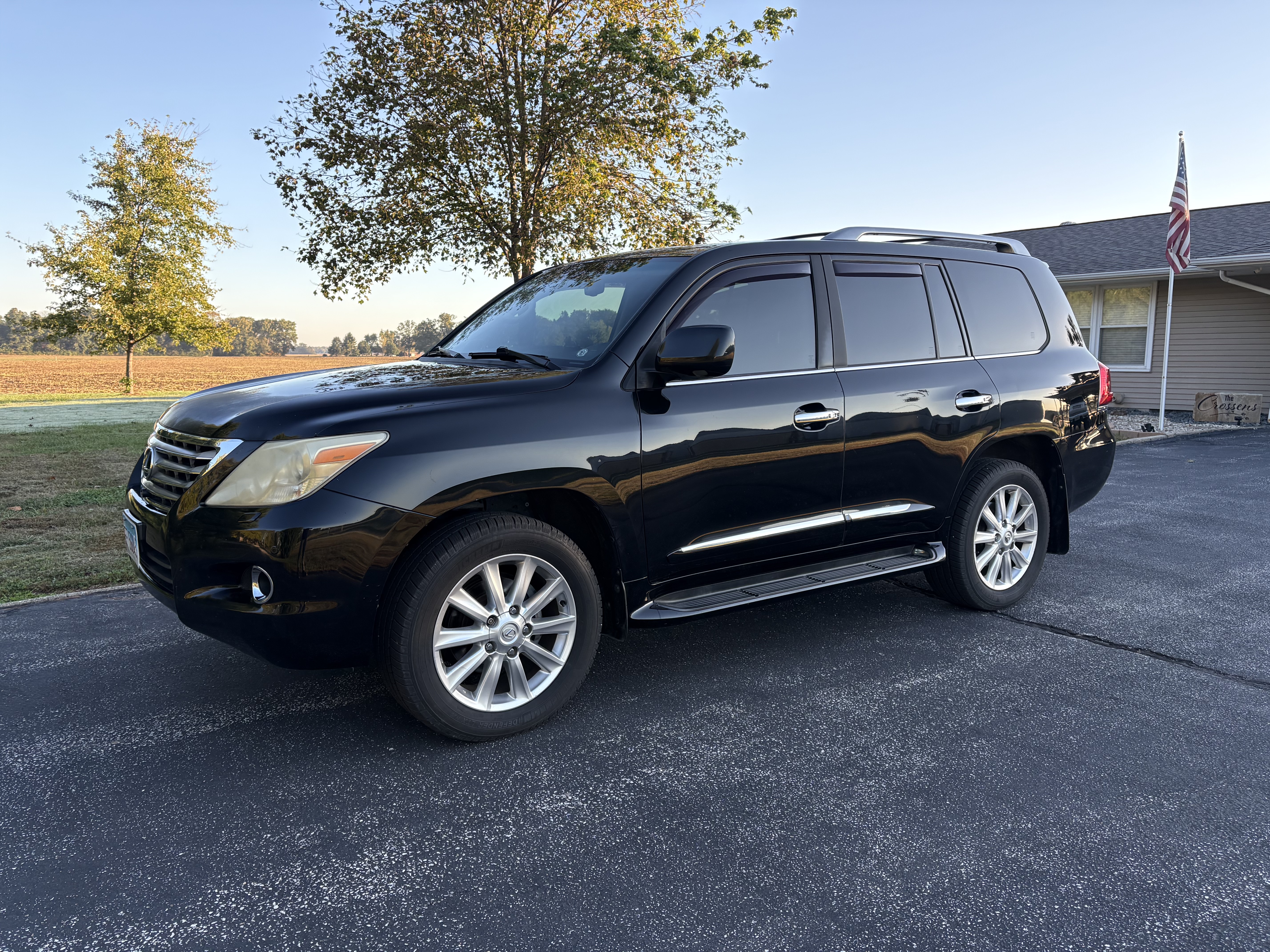 Used 2009 Lexus LX 570 4WD image 1