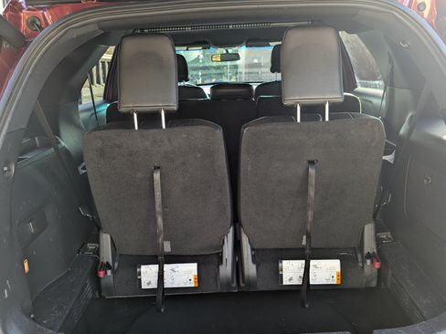 Used 2017 Ford Explorer XLT w/ Equipment Group 202A image 12