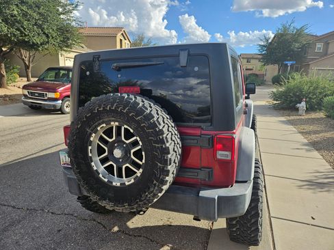 Used 2012 Jeep Wrangler Unlimited Rubicon w/ Connectivity Group image 5