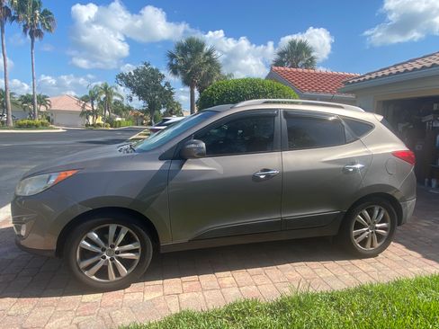 Used 2011 Hyundai Tucson Limited image 5