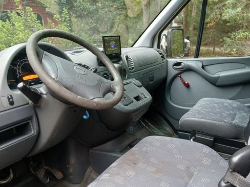 Used 2006 Dodge Sprinter 2500 w/ Comfort Seating Group image 4