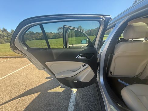 Used 2019 Mercedes-Benz GLA 250 4MATIC image 17