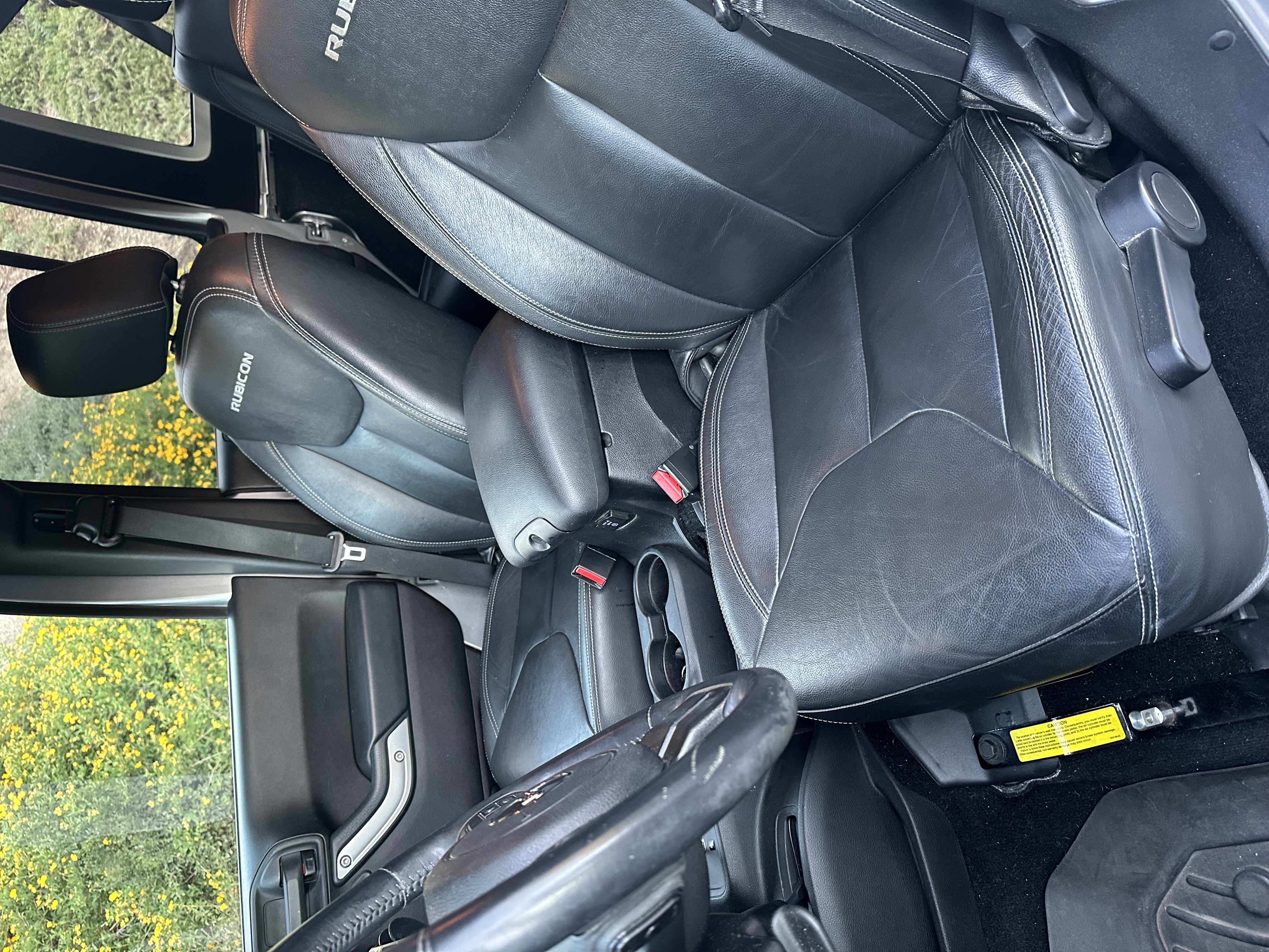 Used 2015 Jeep Wrangler Unlimited Rubicon w/ Connectivity Group AWD/4WD image 17