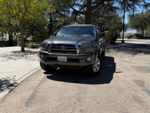 Used 2009 Toyota Tacoma PreRunner w/ TRD Off-Road Pkg w/JBL Audio RWD image 1