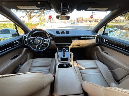 Used 2019 Porsche Cayenne E-Hybrid image 8