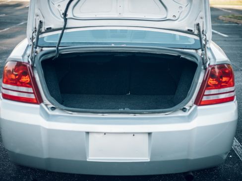 Used 2010 Dodge Avenger SXT image 2