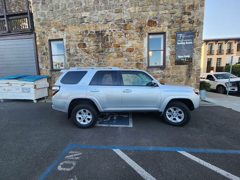 Used 2015 Toyota 4Runner SR5 image 2