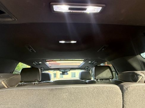 Used 2023 GMC Yukon SLT AWD/4WD image 13