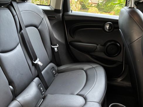 Used 2018 MINI Cooper 4-Door Hardtop image 19