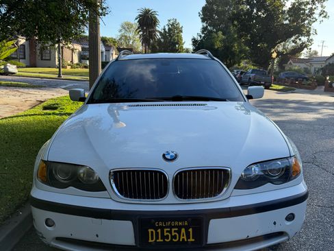 Used 2003 BMW 325i Wagon image 2