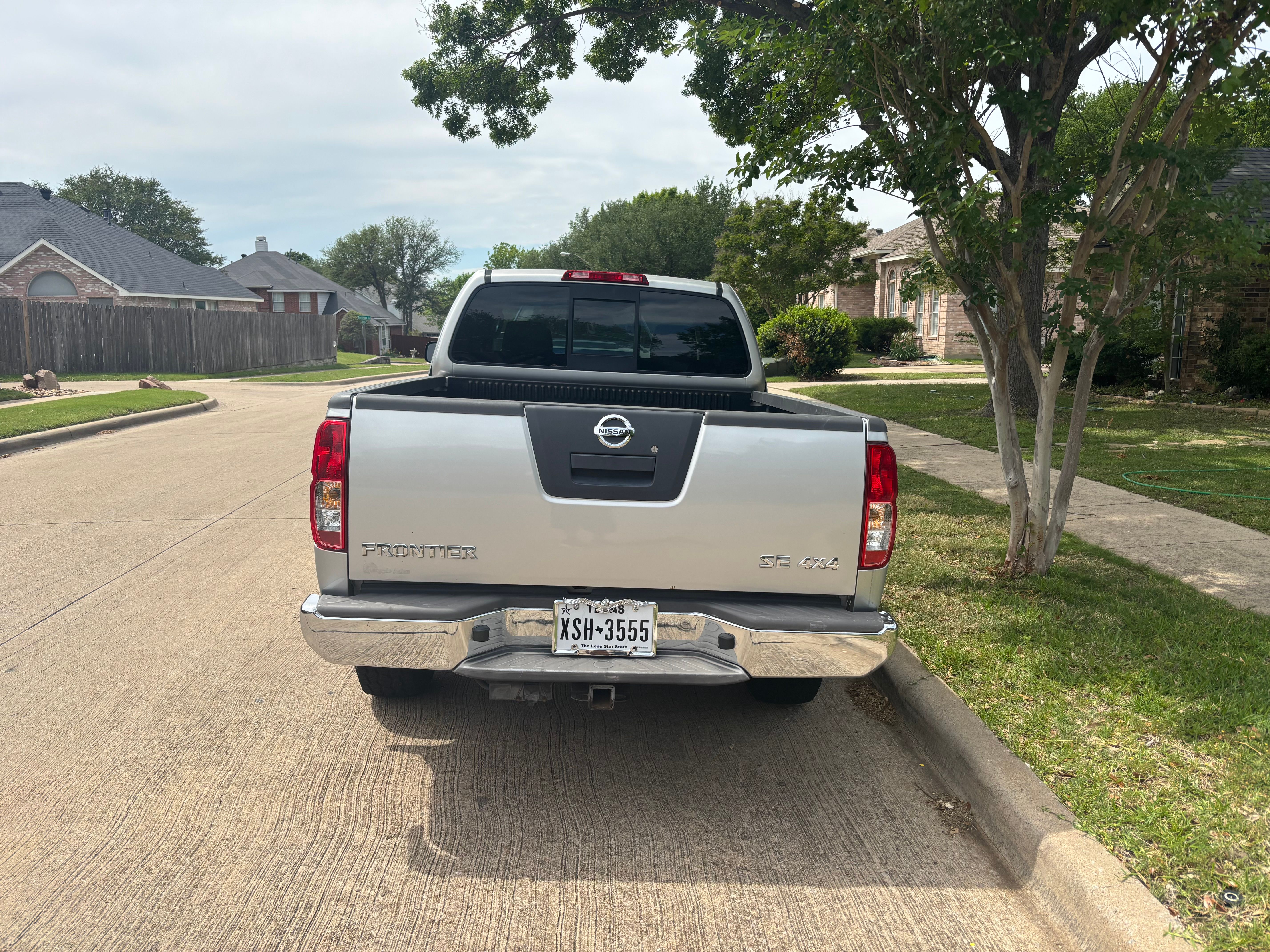 Used 2008 Nissan Frontier SE w/ SE Value Truck Pkg AWD/4WD image 4