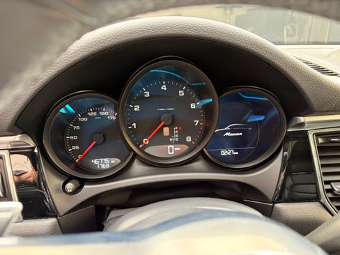 Used 2018 Porsche Macan Sport Edition image 9