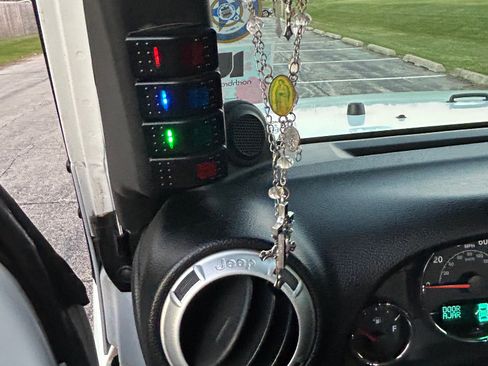 Used 2013 Jeep Wrangler Unlimited Sahara w/ Dual Top Group image 17