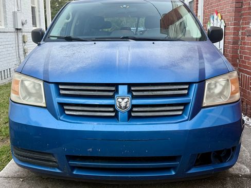 Used 2008 Dodge Grand Caravan SE image 2